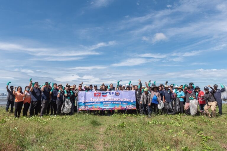 เชฟรอนร่วมกับ เอสทีพี แอนด์ ไอ รวมพลังจิตอาสาร่วมเก็บขยะชายหาดบางละมุง เนื่องในวันอนุรักษ์ชายฝั่งสากล