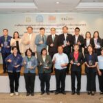 อึ้ง! คนไทยก่อขยะอาหารปีละเกือบ 10 ล้านตัน พบแหล่งกำเนิดขยะอาหารสูงสุดคือ ตลาดสด-ห้าง-ร้านสะดวกซื้อ-อาคารสำนักงาน ที่มีศูนย์อาหาร กระทบสิ่งแวดล้อม-สุขภาพ สสส. สานพลัง ทส.-คพ.-TEI ขับเคลื่อนการจัดการขยะอย่างเป็นระบบ ชูศูนย์อาหาร 15 แห่ง นำร่องลดขยะอาหารได้ 20% และนำไปใช้ประโยชน์ต่อได้ 100% ลดก๊าซเรือนกระจกได้กว่า 125 tCO2e