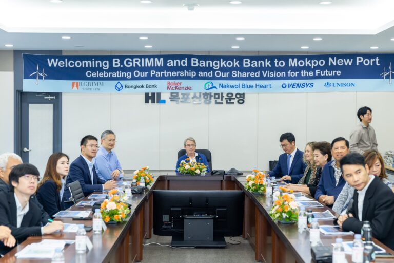ธนาคารกรุงเทพ ซึ่งเป็นธนาคารเอกชนรายใหญ่ของประเทศไทย ร่วมกับบริษัทพลังงานชั้นนำของไทย บี.กริม เพาเวอร์ พิจารณาขยายการลงทุนในอุตสาหกรรม พลังงานหมุนเวียนและปัญญาประดิษฐ์ (AI) ของประเทศเกาหลีใต้