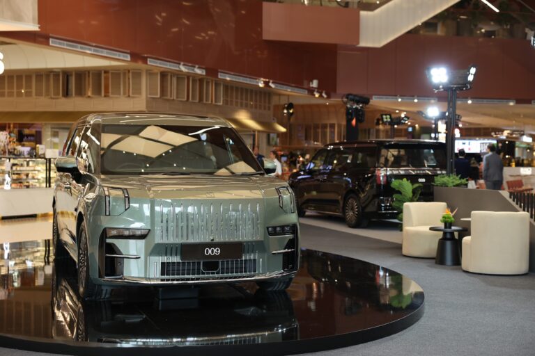 ZEEKR 009 เสริมทัพรุ่น Standard ตอกย้ำความเป็นผู้นำ Luxury EV MPV ที่ให้ครบจบทุกไลฟ์สไตล์ พร้อมส่งต่อพลังแห่งความมั่นใจ ผ่านแคมเปญ “Your Exclusivity is Here” ร่วมกับทัพนักกีฬาเหรียญทองทีมชาติไทย