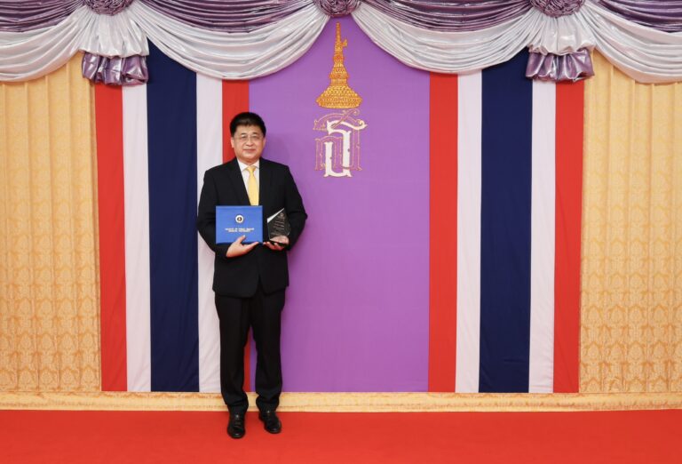 “กฤษฎา ประเสริฐสุโข” รับพระราชทานโล่เกียรติคุณ “ศิษย์เก่าดีเด่น ม.มหิดล” จาก สมเด็จพระกนิษฐาธิราชเจ้า กรมสมเด็จพระเทพรัตนราชสุดาฯ สยามบรมราชกุมารีเนื่องในวัน “มหิดล”
