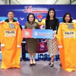ทิพยประกันภัย ห่วงใยทุกชีวิตในสังคม มอบเสื้อกันฝนให้กับเจ้าหน้าที่ตำรวจ สถานีตำรวจภูธร บ้านหัน จังหวัดนครราชสีมา เพื่อใช้ปฏิบัติงานในช่วงฤดูฝน