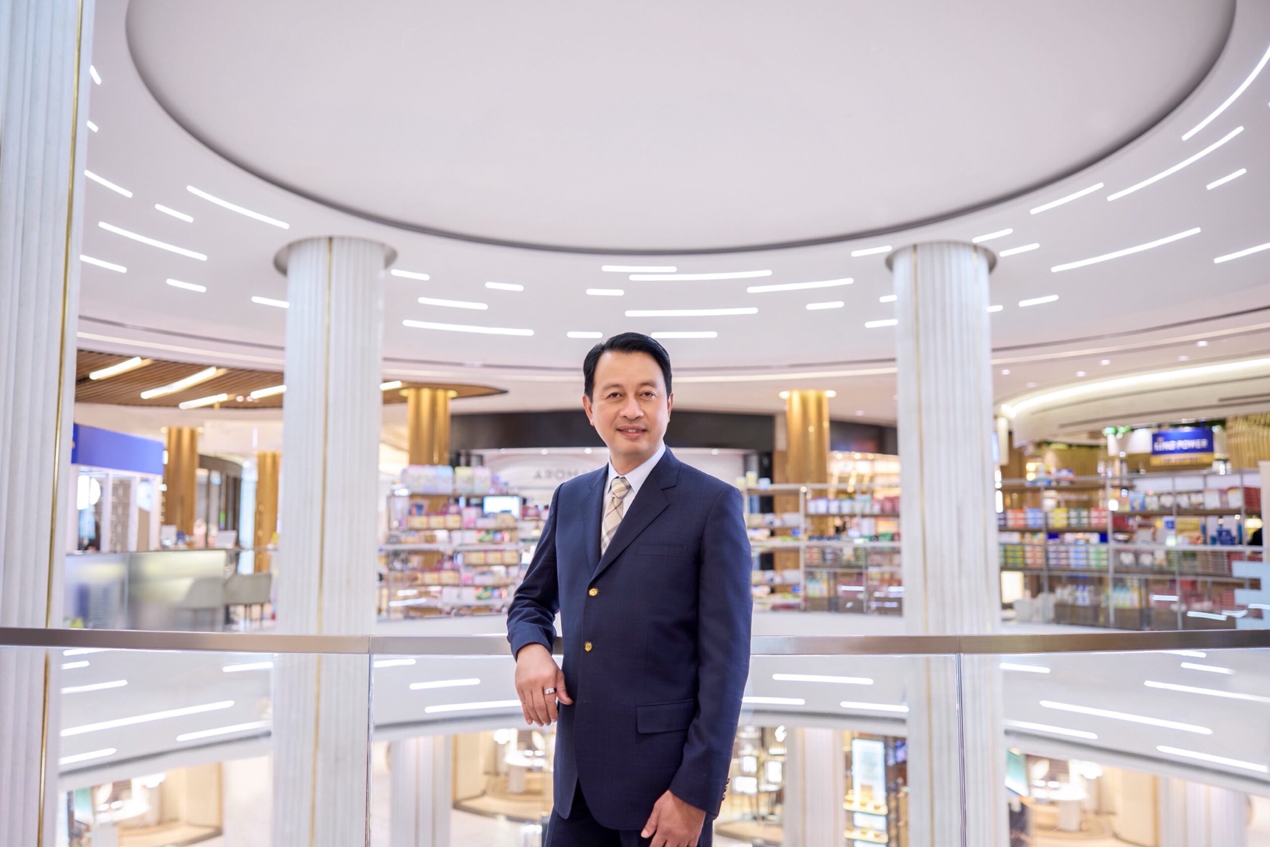 คิง เพาเวอร์ ฉลองครบรอบ 36 ปี อย่างยิ่งใหญ่ เปิดตัว “POWER PASS” ระบบสมาชิกรูปแบบใหม่ ยิ่งใช้ ยิ่งได้ และง่ายกว่าเดิม มอบเอกสิทธิ์เหนือระดับให้กับสมาชิก ยกระดับประสบการณ์การช้อปปิงอย่างไร้รอยต่อ พร้อมคว้า “เจฟ ซาเตอร์” และ “อาโป ณัฐวิญญ์” นั่งแท่นพรีเซนเตอร์เจาะกลุ่มนักช้อปรุ่นใหม่