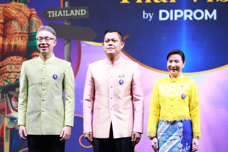 ดีพร้อมจัดใหญ่ ‘มหกรรมดีพร้อมเสน่ห์ไทย: Thai Vibe by DIPROM’ โชว์ซอฟต์พาวเวอร์อาหารและแฟชั่นไทย สร้างอนาคตใหม่ให้ SMEs คาดดึงคน 30,000 รายเข้างาน กระตุ้นเศรษฐกิจไม่ต่ำกว่า 250 ล้านบาท