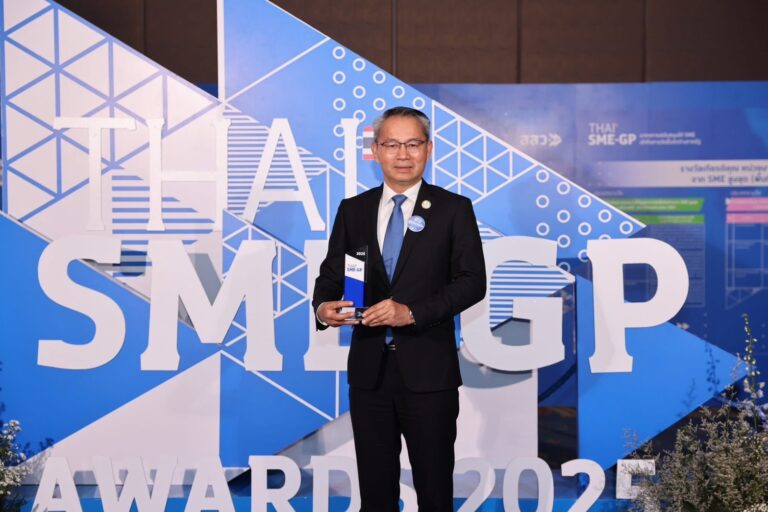 SME D Bank รับมอบโล่ประกาศเกียรติคุณ ‘THAI SME-GP AWARDS 2025’ โดดเด่น ‘พัฒนาคู่เติมทุน’ หนุนผู้ประกอบธุรกิจเข้าถึงการจัดซื้อจัดจ้างภาครัฐ-เอกชน