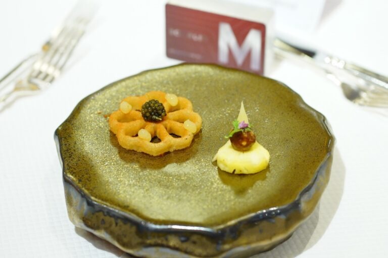 เมืองไทยสไมล์คลับ ร่วมกับ Platinum M Card จัดกิจกรรม Moonlight Loy Kratong Dining