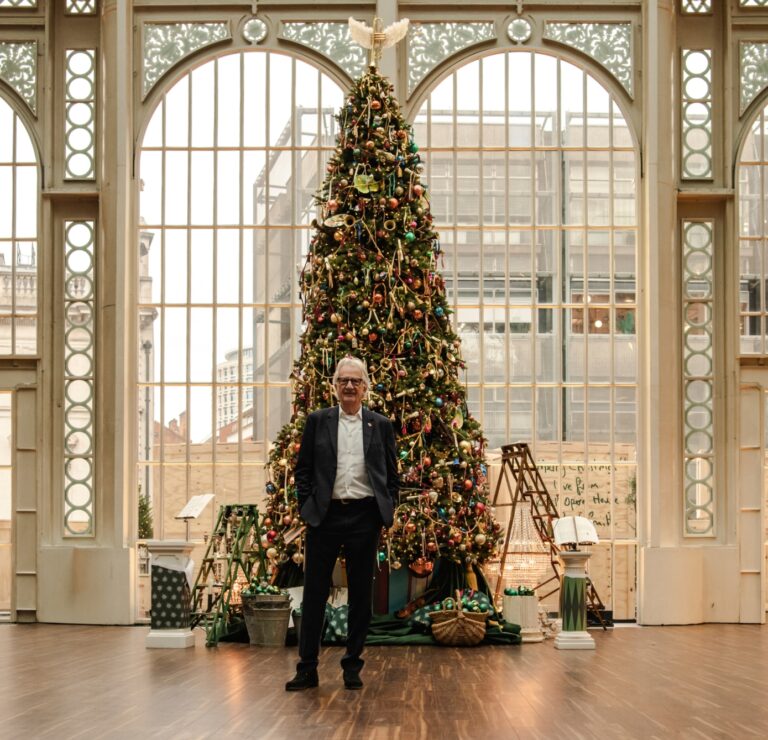 PAUL SMITH ร่วมกับ ROYAL OPERA HOUSE ร่วมเฉลิมฉลองเทศกาลแห่งความสุข ด้วยต้นคริสต์มาสสุดงดงาม ใจกลางกรุงลอนดอน