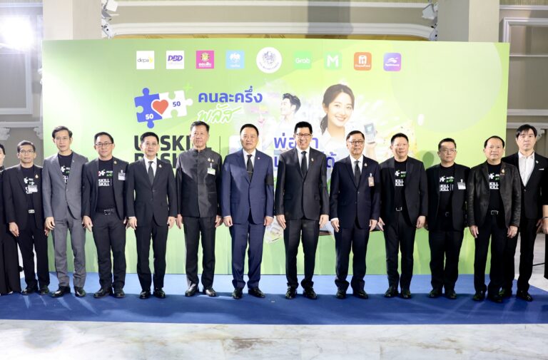 นายกรัฐมนตรี เยี่ยมชมบูธออมสิน เปิดหลักสูตรการเงินออนไลน์ Upskill-Reskill ให้ร้านค้าในโครงการคนละครึ่ง พลัส