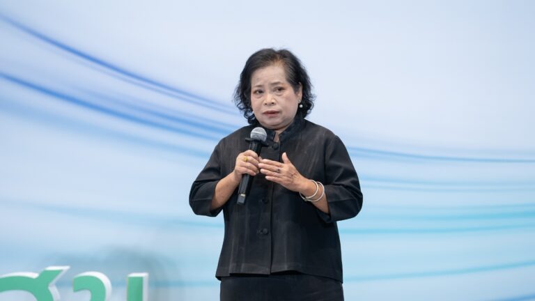 โครงการ “ประโยชน์สุข” ส่องทาง “แม่ดารี” ขับเคลื่อนชุมชนเติบโตยั่งยืน ใช้พลังความรู้ สร้างแบรนด์ยานวดสูตรน้ำตาแม่หม้าย เพิ่มคุณค่าสมุนไพรพื้นถิ่น