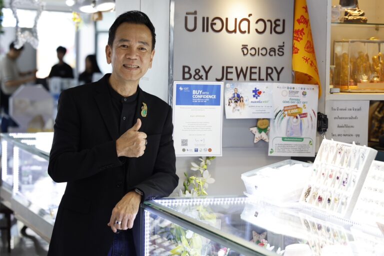 เปิดกิจกรรม “เส้นทางสร้างงานศิลปะบนอัญมณี ของดีเมืองจันท์” ดึงช่างฝีมือรุ่นใหม่โชว์ทักษะ ในงานเทศกาลนานาชาติพลอยและเครื่องประดับจันทบุรี 2025