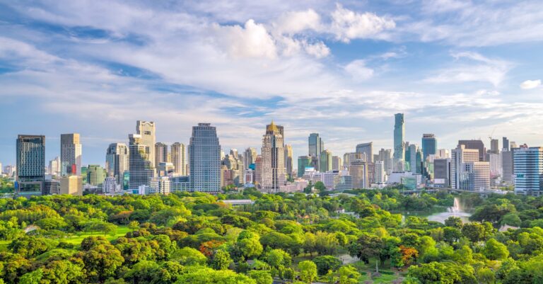 แนวโน้มเศรษฐกิจไทย 2569 – ปีแห่งการตัดสินใจ: AI คือพระเอกหรือผู้ร้าย