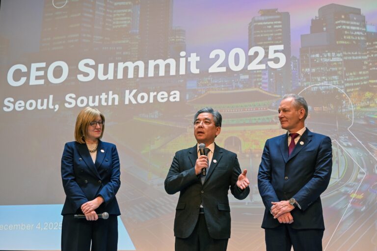 “ฮุนได มอเตอร์” ติดโผ “World’s Best Companies 2025” โดยนิตยสาร TIME ตอกย้ำผู้นำนวัตกรรมยานยนต์แห่งอนาคต เผยทิศทางปี 69 ลุยต่อครบไลน์ “อีวี-ไฮบริด-ไฮโดรเจน” ชวนจับตาทิศทางรถไฮโดรเจนทั่วโลกปีหน้า