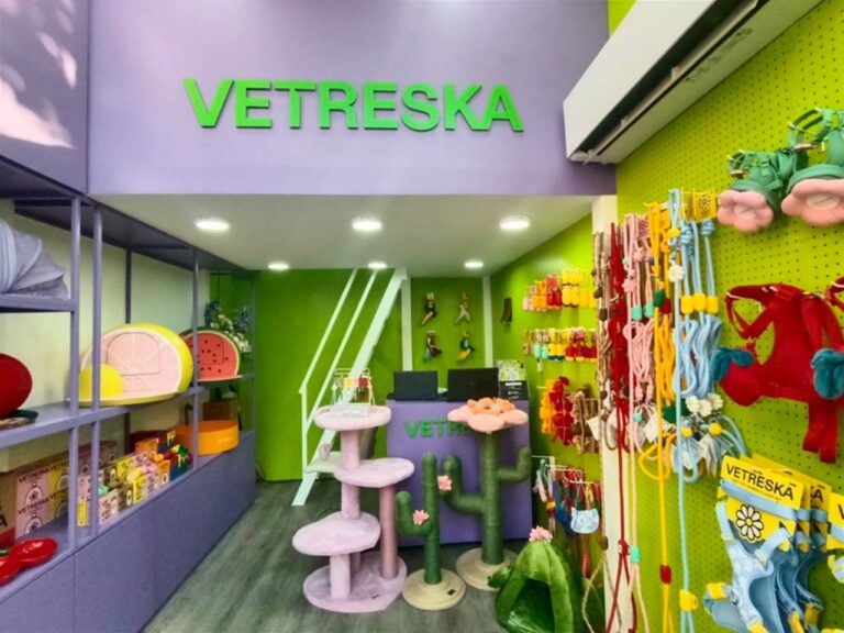สิ้นสุดการรอคอยสำหรับคนรักสัตว์ VETRESKA THAILAND เปิด Shop สาขาแรกในประเทศไทย เอาใจ Pet Parents ด้วยสินค้าพรีเมียมดีไซน์คิวท์ พร้อมให้ทุกคนสัมผัสแล้ว ที่ โครงการ Warehouse 26 สุขุมวิท 26