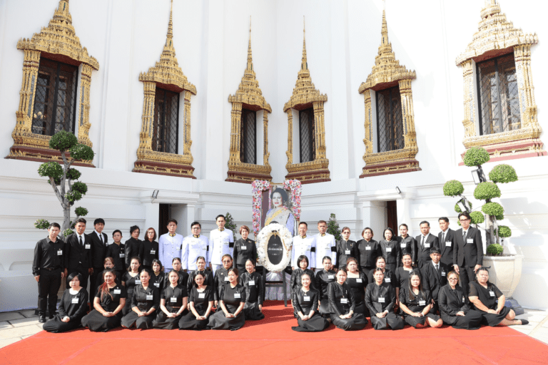 ลามิน่าร่วมเป็นเจ้าภาพบำเพ็ญกุศลถวายพระบรมศพ สมเด็จพระนางเจ้าสิริกิติ์ พระบรมราชินีนาถ พระบรมราชชนนีพันปีหลวง