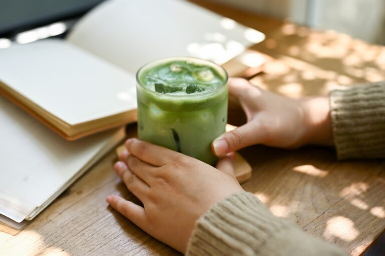 เปิดโลก ‘มัทฉะ’ ต้นตำรับเครื่องดื่มจากญี่ปุ่น Matcha Lover ต้องรู้ แล้วจะดื่มได้อร่อยกว่าเดิม