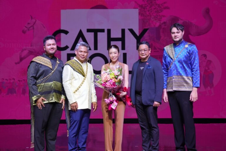 ยืนหนึ่งสงกรานต์ไทย! ปักหมุดถนนสีลม เสิร์ฟพาเหรด