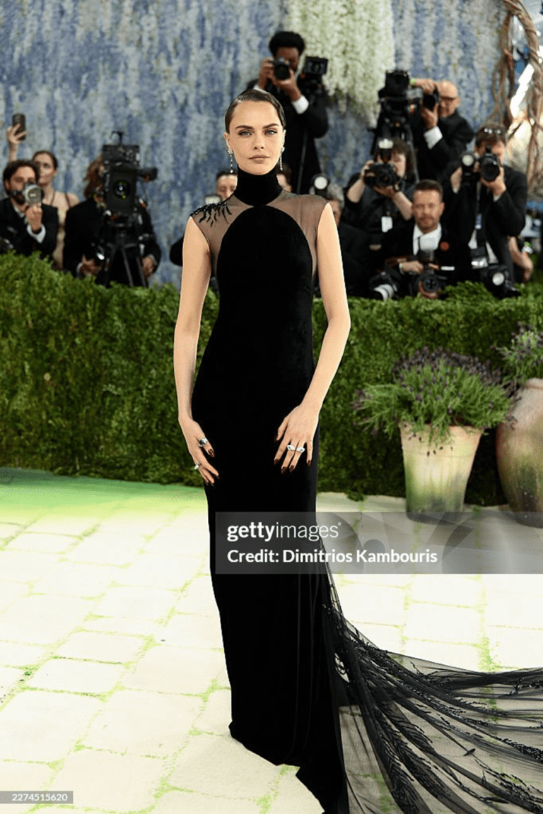 Ralph Lauren เผยลุคของ Cara Delevingne และ Jaafar Jackson บนพรมแดงงาน Met Gala 2026 ซึ่งจัดขึ้นเมื่อวันที่ 4 พฤษภาคม ณ นครนิวยอร์ก โดยทั้งสองปรากฏตัวในลุคจาก Ralph Lauren