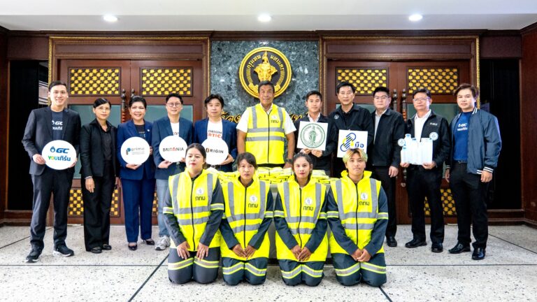 ORI x GC YOUเทิร์น สร้างปรากฏการณ์แห่งการให้ Care & Share “เสื้อตัวนี้…ทำจากขวดที่คุณทิ้ง” แปลงขวด PET เป็น “เสื้อวิบวับอัพไซเคิล” มอบให้ฮีโร่เก็บกวาดเมือง กทม. 50 เขต