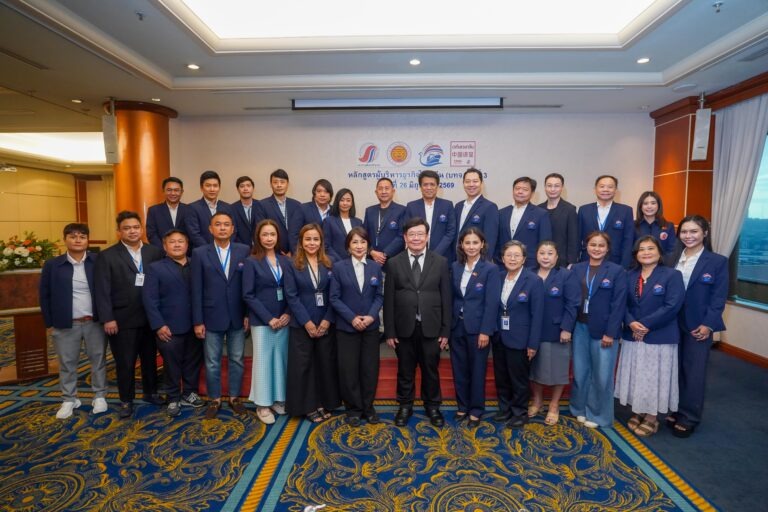 รศ.ดร.สมภพ มานะรังสรรค์ บรรยายพิเศษ บทจ. รุ่น 3 เผยทิศทางยุทธศาสตร์ มหาอำนาจ ยุคเศรษฐกิจโลกปั่นป่วนและการปรับตัวรับอุปสรรคสงครามการค้า