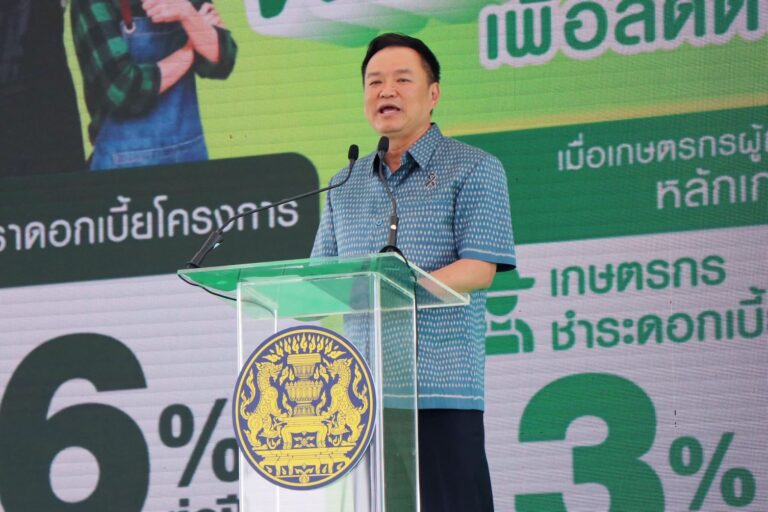นายอนุทิน ชาญวีรกูล นายกรัฐมนตรีและรัฐมนตรีว่าการกระทรวงมหาดไทย เป็นประธานในพิธีเปิดโครงการสินเชื่อดอกเบี้ยคนละครึ่ง