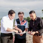 “สรรเพชญ” ลุยสำรวจคลองอู่ตะเภา-หาดใหญ่ สั่งเร่งขุดลอกเปิดทางน้ำ เตรียมใช้งบ 6 ล้านบาท เพิ่มประสิทธิภาพการระบายน้ำ พร้อมรับมือหน้ามรสุม