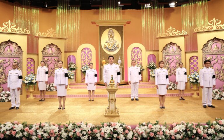 ออมสิน ถวายพระพรชัยมงคลเนื่องในโอกาสวันเฉลิมพระชนมพรรษาพระบาทสมเด็จพระเจ้าอยู่หัว