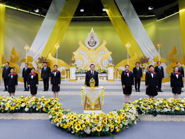 ทิพยประกันภัย ร่วมถวายพระพรชัยมงคล พระบาทสมเด็จพระปรเมนทรรามาธิบดีศรีสินทรมหาวชิราลงกรณ พระวชิรเกล้าเจ้าอยู่หัว