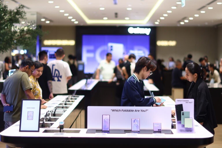 Samsung Galaxy Z8 Series ทุบสถิติยอดพรีออร์เดอร์สมาร์ทโฟนจอพับสูงสุดเป็นประวัติการณ์ ในภูมิภาคเอเชียตะวันออกเฉียงใต้และโอเชียเนีย
