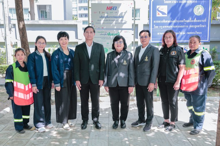 NEO เดินหน้าสนับสนุน “บล็อกปูพื้น Upcycle” ผลิตจากขวดและฝาพลาสติกเหลือใช้พัฒนาสวนหย่อมสาธารณะ ซ.สุขุมวิท 64