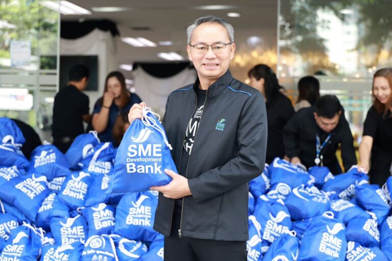 SME D Bank รวมพลังบรรจุ “ถุงน้ำใจ” ส่งแทนความห่วงใย ช่วยบรรเทาความเดือดร้อนให้ผู้ประสบอุทกภัย