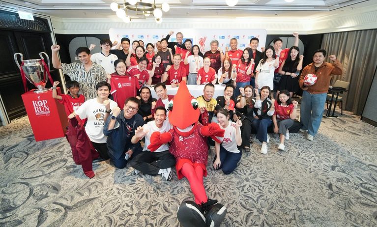กรุงไทย–แอกซ่า ประกันชีวิต จัดกิจกรรมสุดเอ็กซ์คลูซีฟ “LFC Legends Meet and Greet” ให้ลูกค้าแฟนบอลลิเวอร์พูลกระทบไหล่ 2 ตำนานนักเตะ “ซามี ฮูเปีย และ นาตาชา ดาวี” อย่างใกล้ชิด