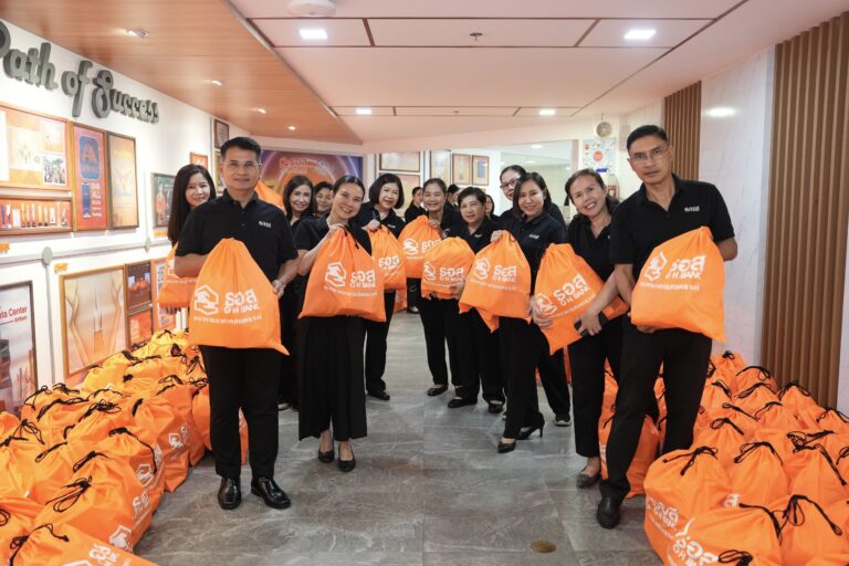 ธอส. ลงพื้นที่มอบถุงยังชีพ ช่วยเหลือผู้ประสบอุทกภัย ณ ชุมชนย่านบางกะปิ กรุงเทพฯ