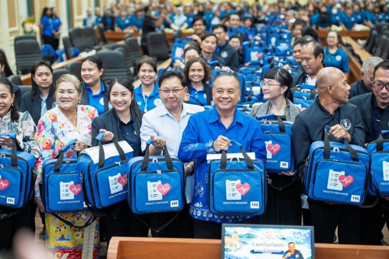 อบจ.ภูเก็ต ส่ง 300 ชุดตรวจสุขภาพระบบแพทย์ทางไกล ผ่าน รพ.สต. 21 แห่ง หนุน อสม. นำเทคโนโลยีลงพื้นที่ เปลี่ยนจาก “รอรักษา” สู่ “รู้เร็ว ดูแลเร็ว”
